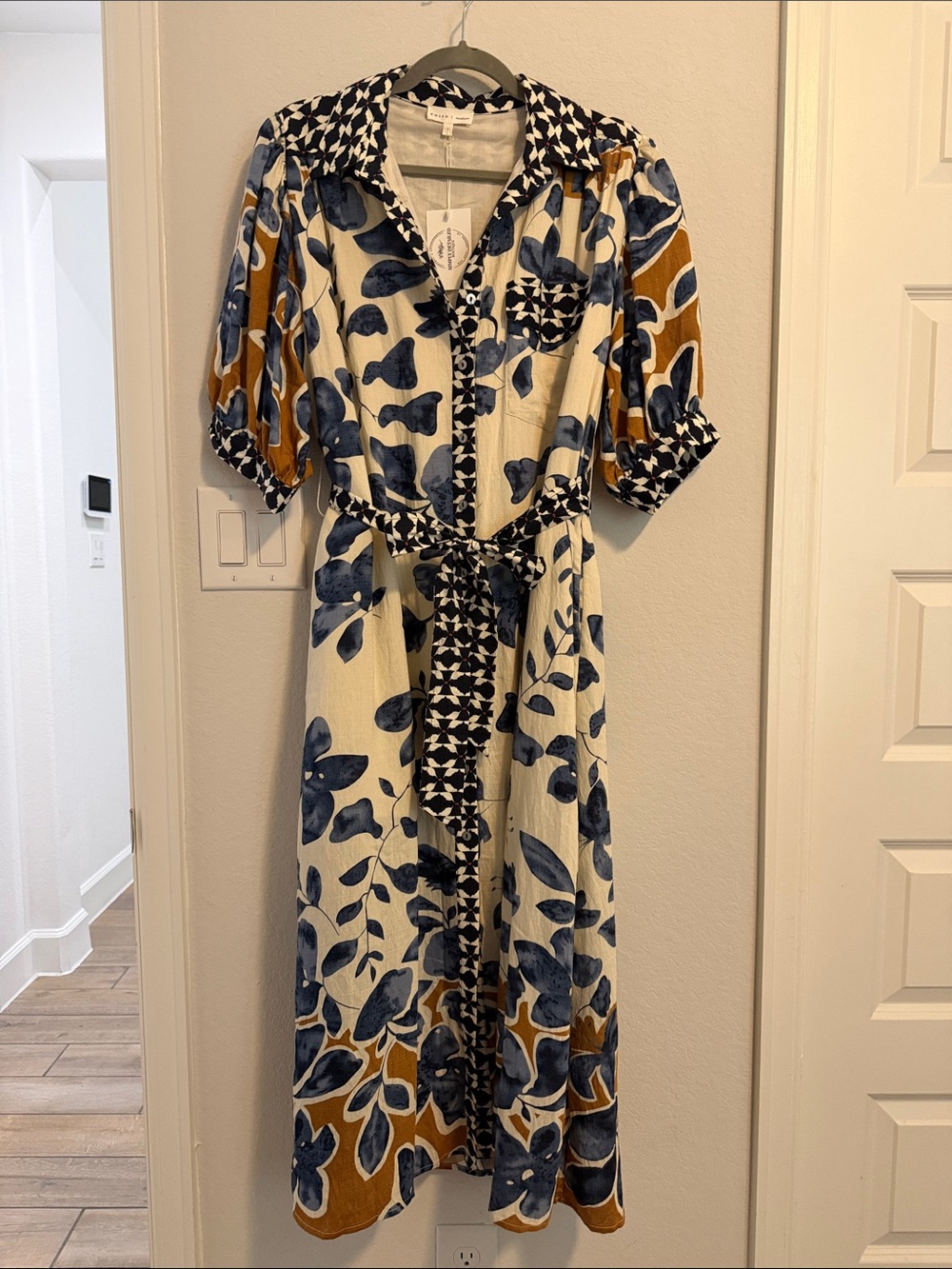 entro Blue and Cream Floral Button-Front Midi Dress with Contrasting Collar